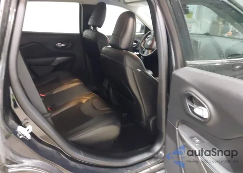 2019 Jeep Cherokee Latitude Plus 4X4 z USA, uszkodzony, nr VIN 1C4PJMLB6KD207536